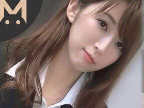 Tokyo Girls' Illustrated Guide: Super Popular Model Maple Moon, 26 Years Old, Second Edition is Here! madou