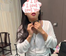 I put a custom collar on my sister and used her as a dog for two months, and she was exhausted from it. madou