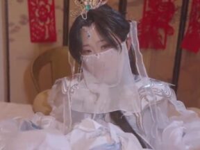Li Muwan cosplays the passionate night of the wedding night - Feng Yujinyao madou